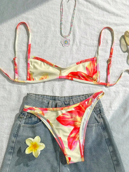 Bikini de dos piezas con estampado floral